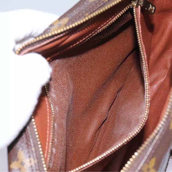 Authentic LV Jeune Fille Crossbody Monogram - Picture 9 of 15